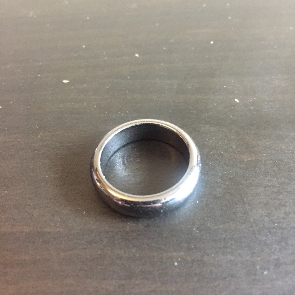 3/$20 ⚡️ NWOT Hematite ring size 7